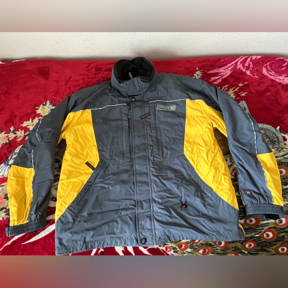 Men’s XXL Spyder ski jacket.